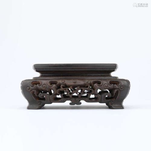 An openwork sandalwood scroll stand