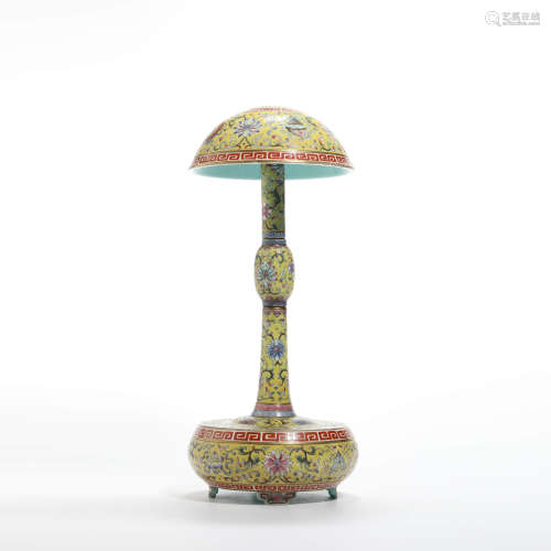 A yellow-ground famille rose gilt-docorated hat stand