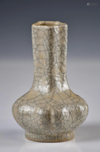 A Small Ge-type Vase,Before Ming