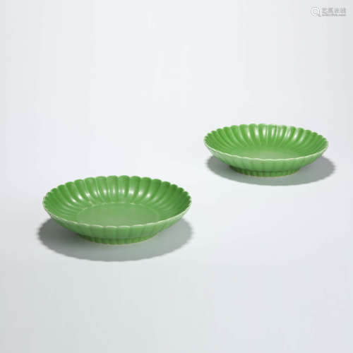 A pair of green-enamel chrysanthemum plates
