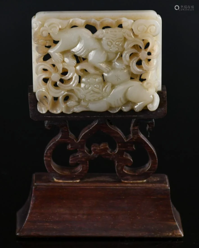 A White Jade Double Cats Carved Screen