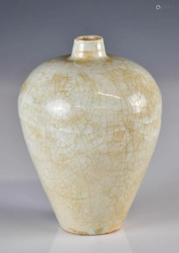 A Celadon Glazed Maiping Vase, Qing