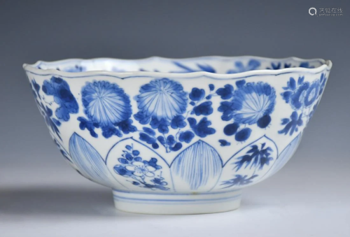 A Blue and White Floral Patterns Bowl Kangxi P