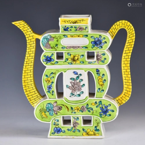 A Chinese Famille Verte Wine Ewer, Qing