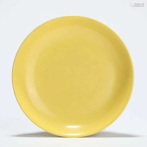 A yellow-glaze porcelain dish
