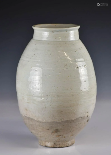 A Korean Style Celadon Glazed Jar