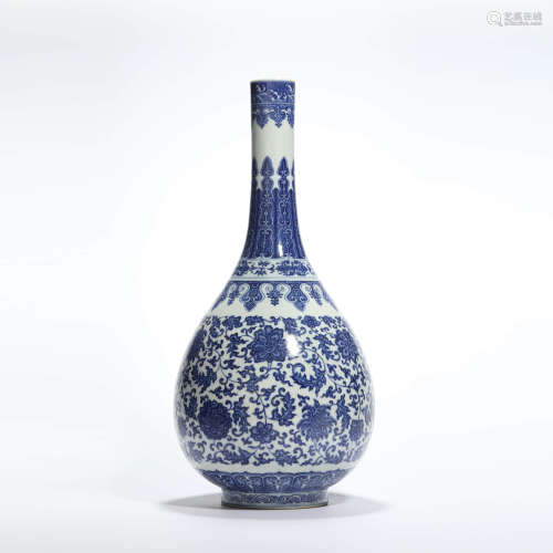 A blue and white interlocking lotus bottle vase
