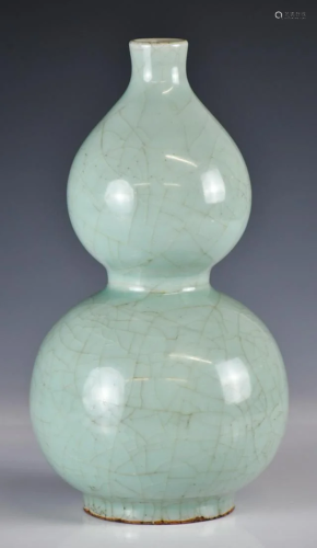 A Longquan Double Gourd Vase