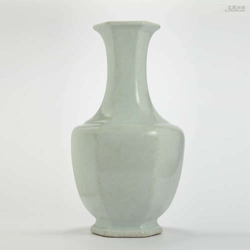 A celadon glaze hexagonal vase