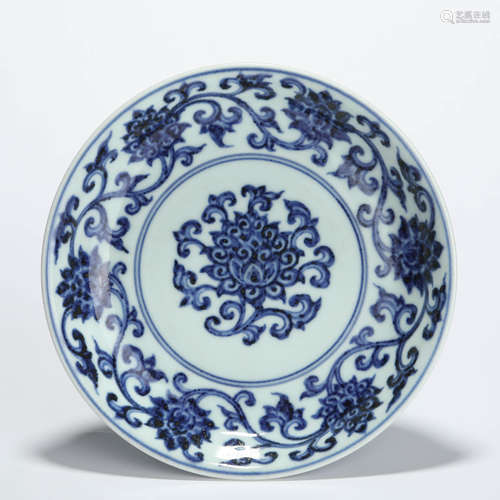 A blue and white interlocking lotus dish