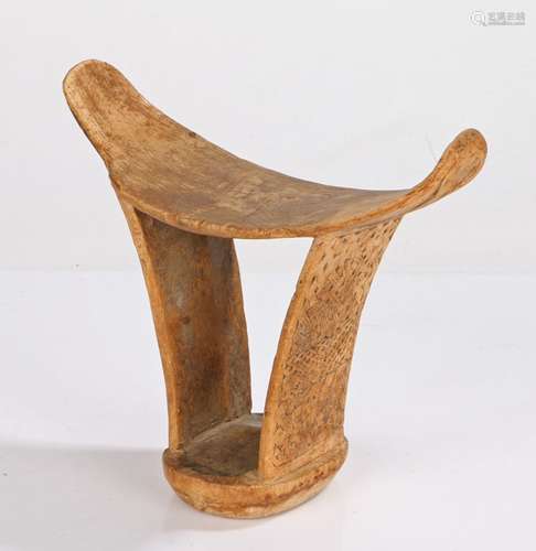 Boni headrest, Somalia, the arched top above weave curved si...