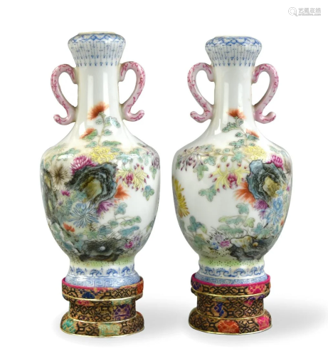 Pair of Chinese Famille Rose Vase w/ Base,ROC P.
