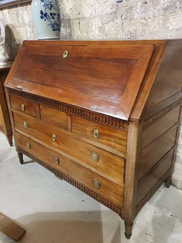 Commode scribanne en acajou ouvrant à quatre tiroirs sur tro...