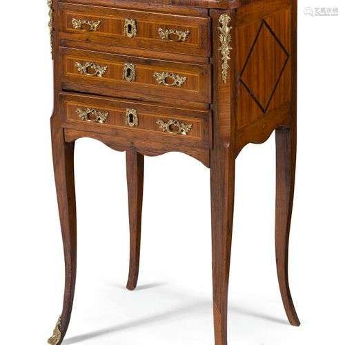 Petite commode chiffonnière à tiroirs en bois de placage à d...