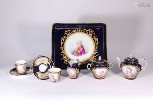 Sèvres (genre de) Service à thé en porcelaine comprenant un ...