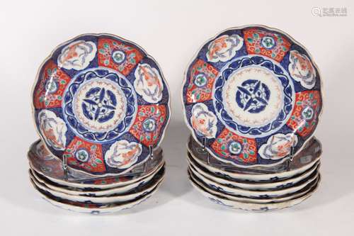 Suite de onze assiettes en porcelaine à décor Imari à décor ...