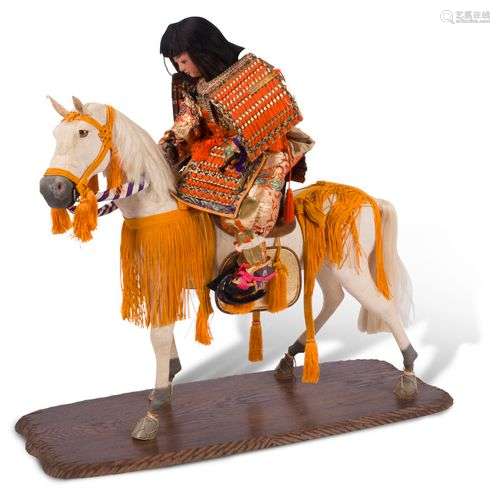 Poupée sur son cheval Japon, XXème siècle H.: 66 cm, L.: 73 ...