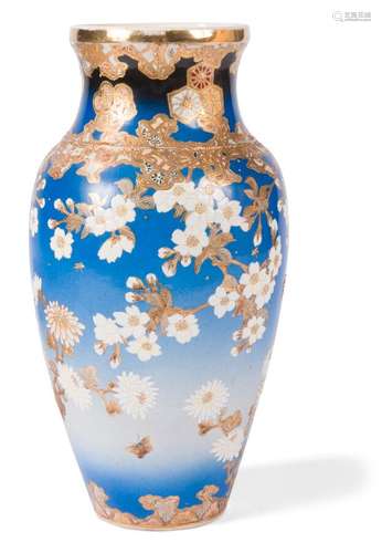 Vase en faïence Satsuma à fond bleu Japon, XXème siècle Balu...