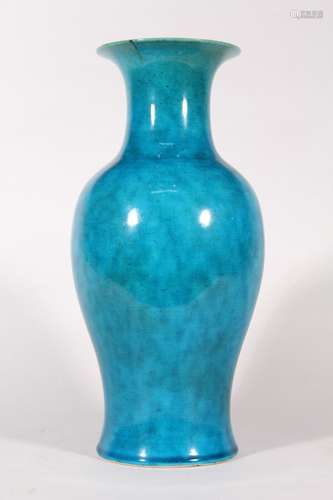 Vase en porcelaine à glaçure turquoise craquelée Chine, XXèm...