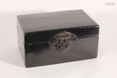 Coffret en bois laqué noir Chine, XXème siècle H.: 13 cm, L....