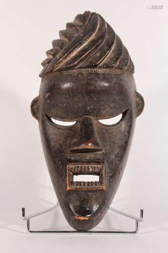 MASQUE DE STYLE DU LIBERIA En bois sculpté, bouche ouvert mo...