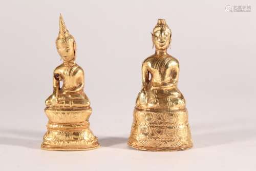 Deux statuettes de Bouddha en feuille d'or Birmanie, fin du ...