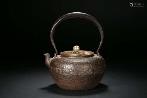 Iron portable kettle in Qing Dynasty