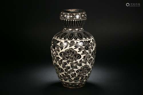 Cizhou Kiln Bottle in Song Dynasty