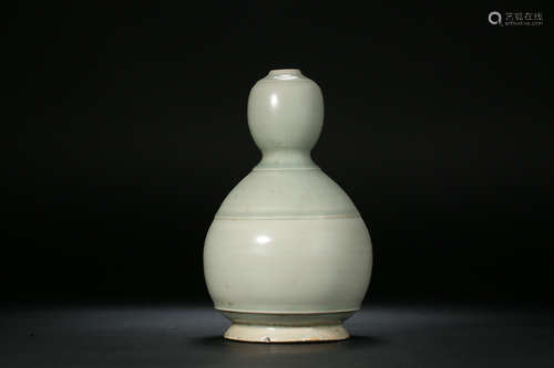 Celadon Gourd Vase in Song Dynasty