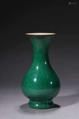 A Ge Type Spinach-Green Glaze Flaring Vase