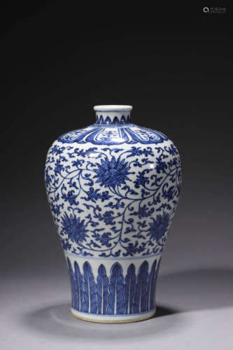 A Blue And White Interlocking Lotus Meiping Vase