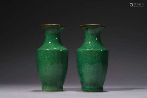 A Pair Of Ge Type Spinach-Green Glaze Vases