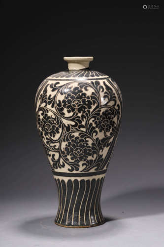 A Cizhou Kiln Sgraffiato Floral Meiping Vase