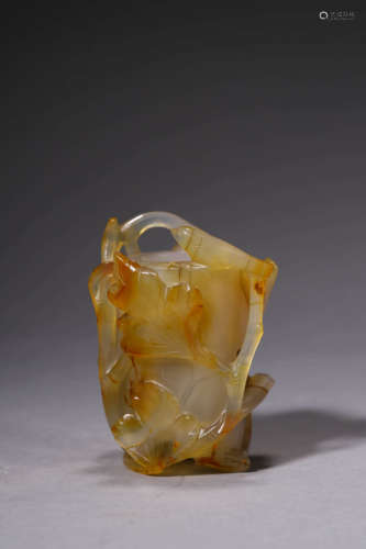 A Carved Agate Flower Receptacle