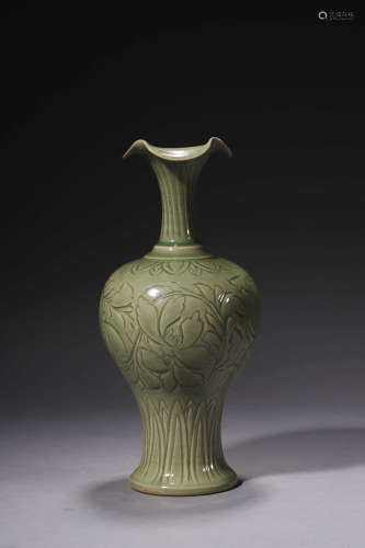 An Incised Longquan Kiln Foliate-Mouth Vase