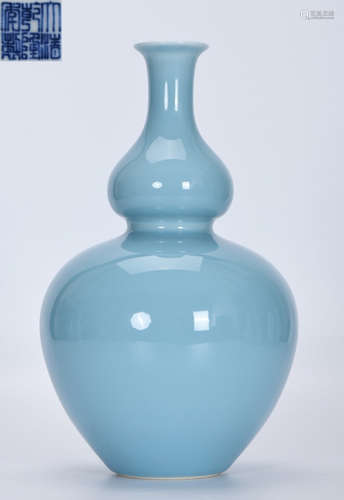 DAQINGQIANLONGNIANZHI MARK BLUE GLAZE GOURD VASE