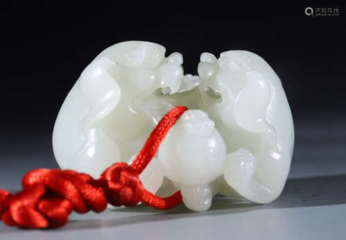 HETIAN JADE LION PENDANT