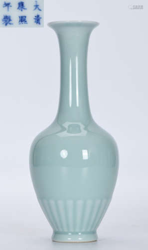 DAQINGKANGXINIANZHI MARK GREEN GLAZE VASE