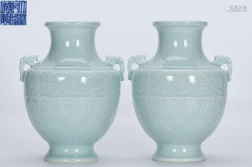 DAQINGQIANLONGNIANZHI MARK GREEN GLAZE VASE PAIR