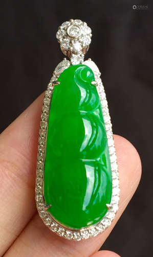 ICY JADEITE PENDANT SHAPED WITH BEANS