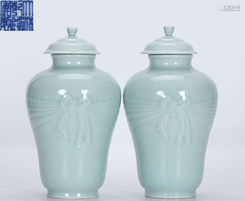 DAQINGQIANLONGNIANZHI MARK GREEN GLAZE JAR PAIR