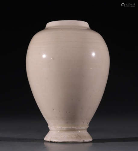 DING YAO WHITE GLAZE VASE