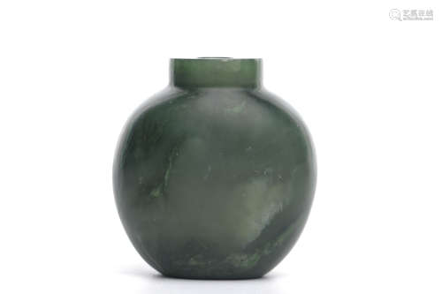 Chinese Spinach Jade Snuff Bottle