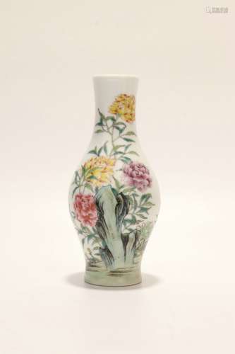 chinese famille rose porcelain olive-shaped vase