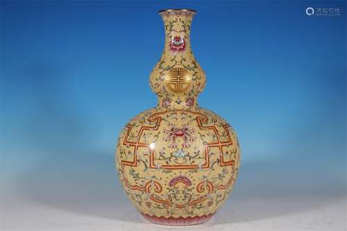 YELLOW GROUND PINK COLOR CALABASH BOTTLE WITH FLOWER PATTERN...