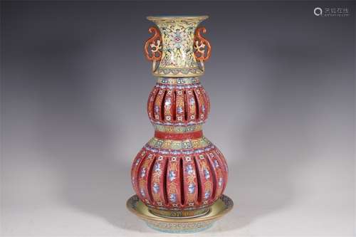 GOURD SHAPED REVOLVING BOTTLE WITH FAMILLE ROSE HOLLOW FLOWE...