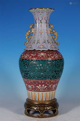 FOUR SECTION VASE WITH FLOWER PATTERN