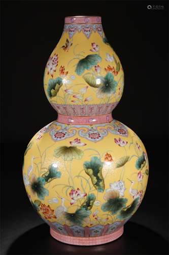 GOURD BOTTLE WITH YELLOW GROUND AND PINK LOTUS PATTERN