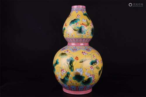 GOURD BOTTLE WITH YELLOW GROUND AND PINK LOTUS PATTERN