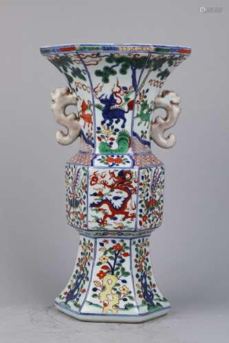 A BLUE AND WHITE COLORFUL DRAGON PATTERNED VASE